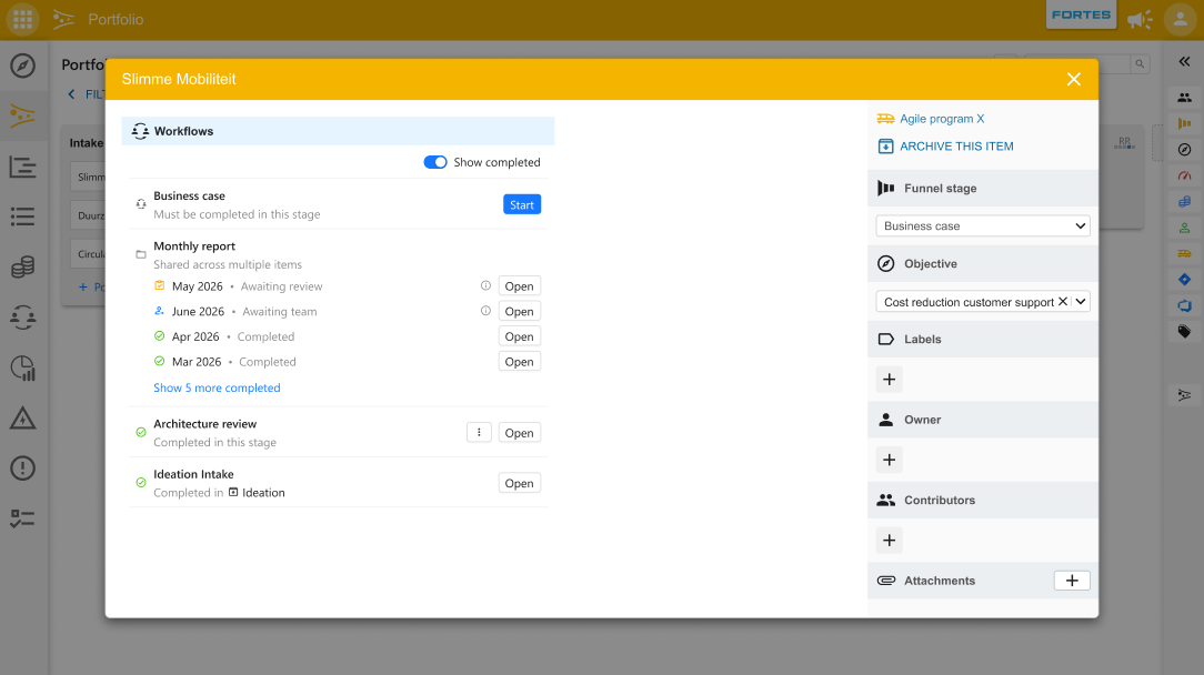 Segment Workflows op het detailvenster van een portfolio-item, met bovenaan een startbare rij Business case, een gegroepeerde Monthly report die wordt gedeeld door meerdere items met instanties die wachten op beoordeling en op team, en afgeronde workflows daaronder